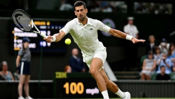 Novak Djokovic thẳng tiến vào tứ kết Wimbledon