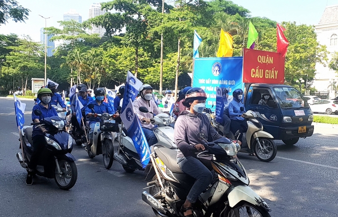 Cầu Giấy, Hà Nội: Tuyên truyền lưu động hưởng ứng Ngày Dân số Thế giới