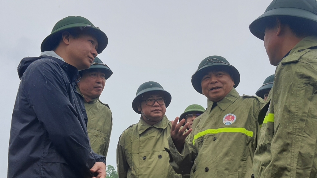 Thứ trưởng Bộ NN&PTNT Nguyễn Hoàng Hiệp: Đảm bảo an toàn tính mạng và tài sản cho người dân