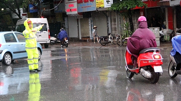 Công TP Hà Nội khuyến cáo người dân đảm bảo an toàn mùa mưa, bão