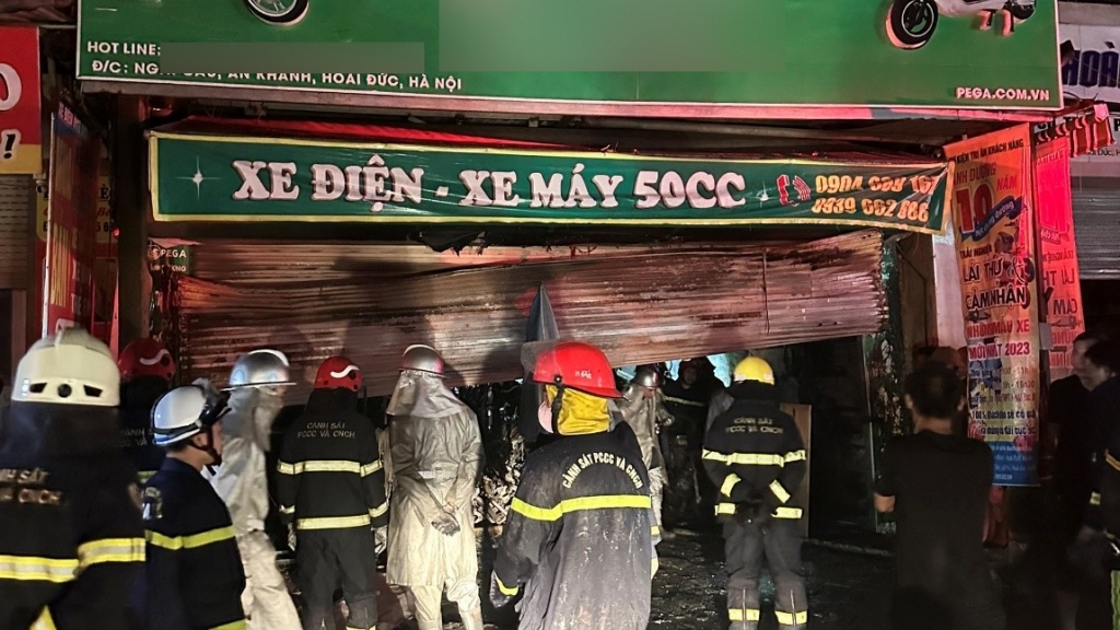 Hà Nội: Cháy nhà dân lúc rạng sáng, 3 người trong gia đình tử vong