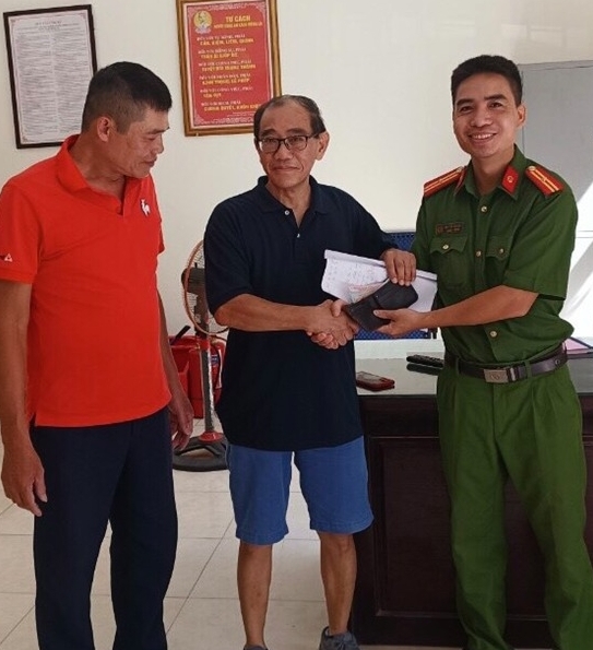 Công an Thủ đô để lại dấu ấn đẹp trong lòng du khách nước ngoài từ những hành động tận tâm, trách nhiệm