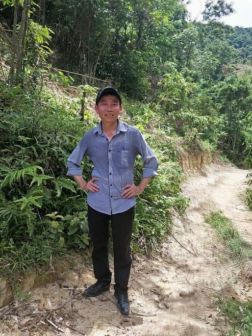 Phóng viên Sỹ Hào, thường trú Vĩnh Phúc của báo Kinh tế & Đô thị, trong một chuyến tác nghiệp xác minh thông tin rừng bị xẻ thịt trên địa bàn.