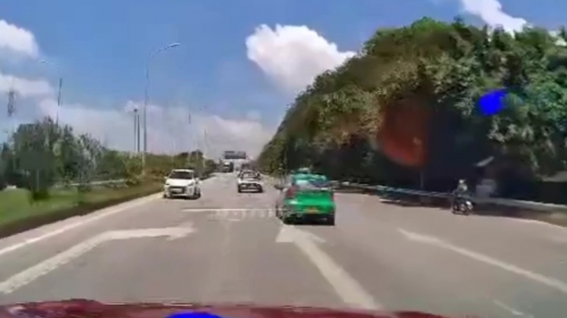 Xử phạt xe ô tô đi ngược chiều trên cao tốc Hà Nội - Bắc Giang