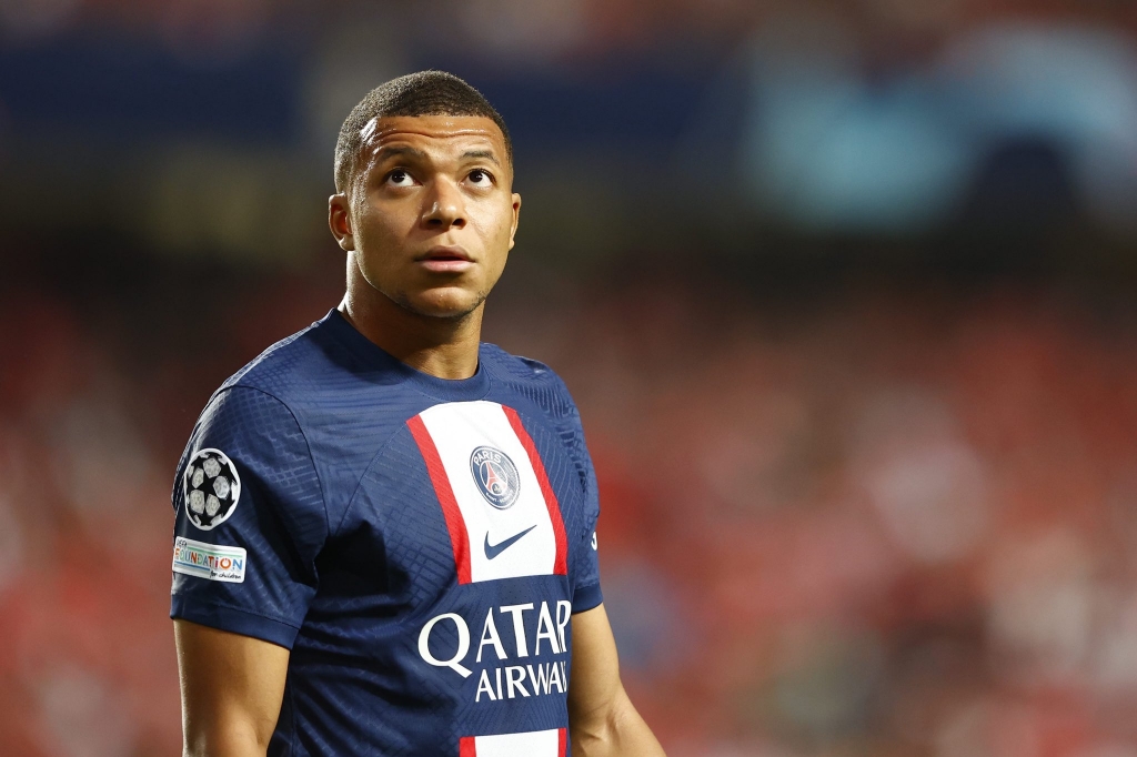 Bị loại khỏi đội hình du đấu, Mbappe bị PSG rao bán