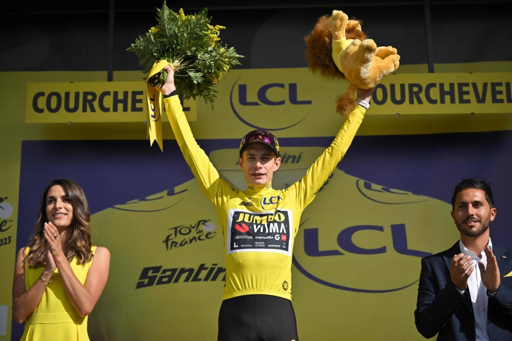 Tay đua Jonas Vingegaard lần thứ 2 liên tiếp vô địch Tour de France