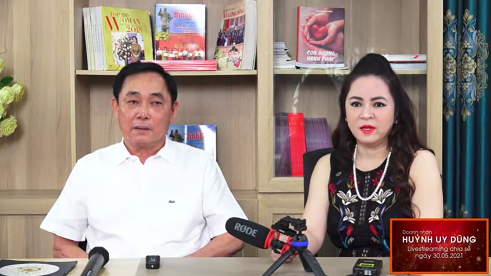 Ông Huỳnh Uy Dũng xuất hiện ở một số livestream cùng bà Nguyễn Phương Hằng. Ảnh: Chụp màn hình