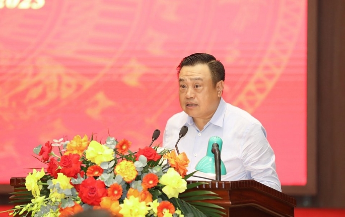 Chủ tịch Quốc hội Vương Đình Huệ làm việc với Ban Thường vụ Thành ủy Hà Nội