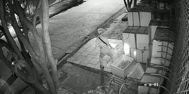 Truy tìm đối tượng phóng hỏa đốt cửa hàng hải sản trong đêm ở Quảng Ninh