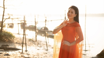 Ca sĩ Huyền Trang ra MV 