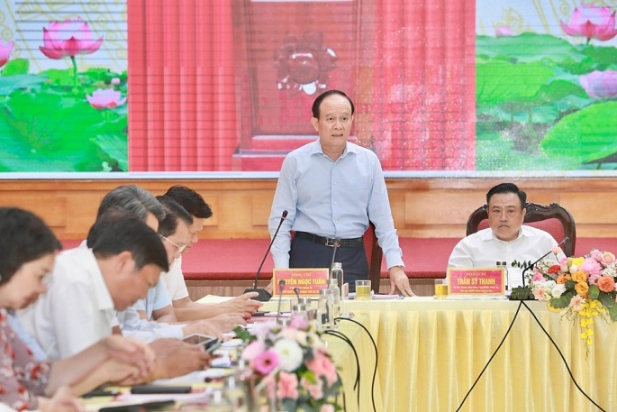 Chủ tịch HĐND Thành phố Nguyễn Ngọc Tuấn phát biểu tại cuộc làm việc.