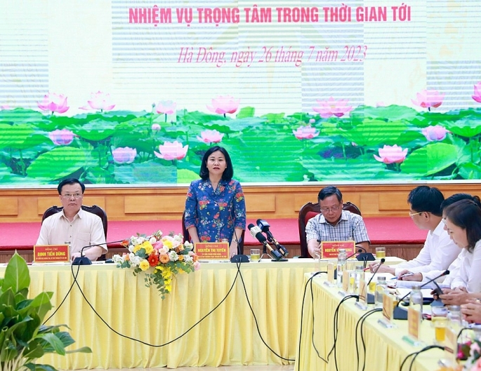 Phó Bí thư Thường trực Thành ủy Nguyễn Thị Tuyến phát biểu tại cuộc làm việc.