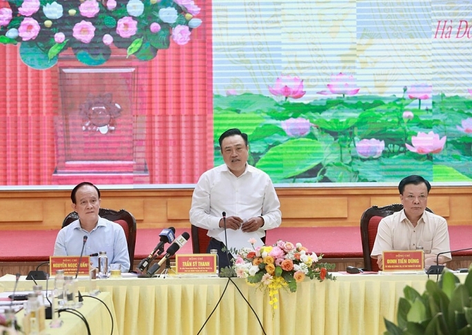 Chủ tịch UBND Thành phố Trần Sỹ Thanh phát biểu tại cuộc làm việc.