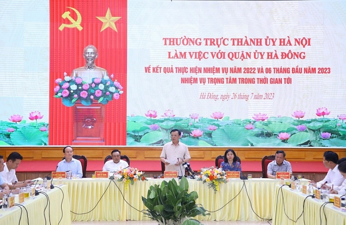 Bí thư Thành ủy Đinh Tiến Dũng chủ trì cuộc làm việc của Thường trực Thành uỷ với Quận uỷ Hà Đông.