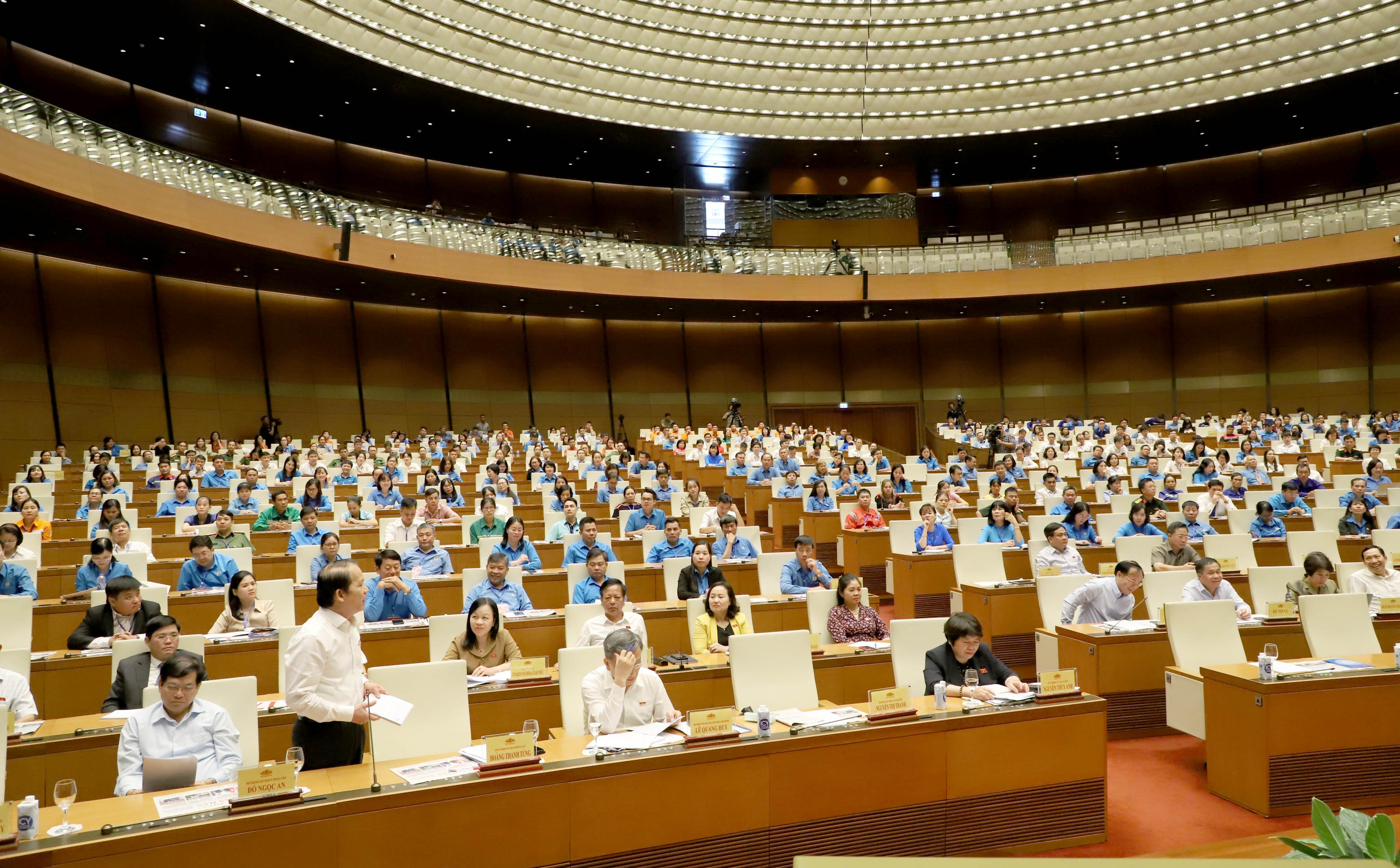 Đ&acirc;y l&agrave; lần đầu ti&ecirc;n c&ocirc;ng nh&acirc;n, đo&agrave;n vi&ecirc;n c&ocirc;ng đo&agrave;n, người lao động c&oacute; mặt tại Hội trường Di&ecirc;n Hồng để b&agrave;y tỏ t&acirc;m tư, nguyện vọng, &yacute; kiến, kiến nghị với Quốc hội