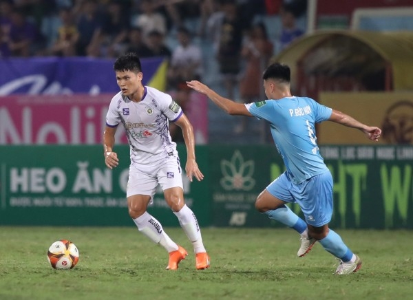 Thắng tối thiểu, Hà Nội FC vươn lên ngôi đầu V-League