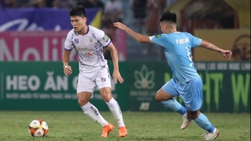 Thắng tối thiểu, Hà Nội FC vươn lên ngôi đầu V-League