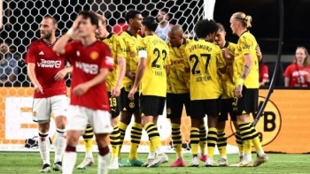 Hàng thủ hớ hênh, Man Utd thua ngược Dortmund trên đất Mỹ