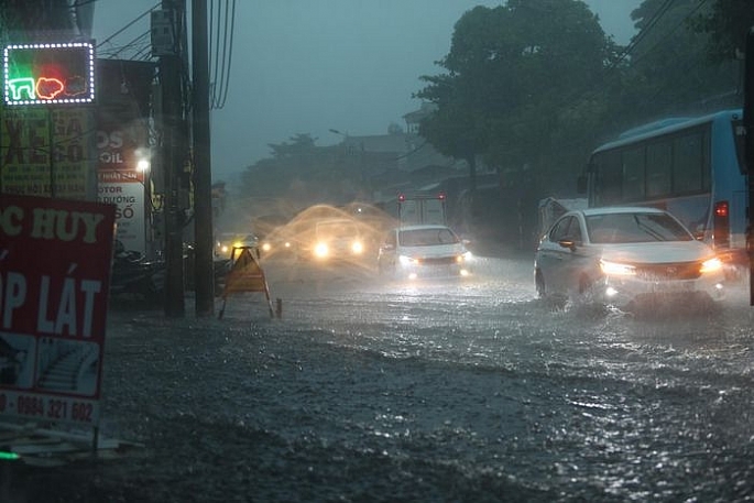 Các phương tiện di chuyển gặp nhiều khó khăn. 