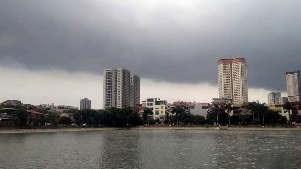 Dự báo Hà Nội tiếp tục mưa lớn, cảnh báo đường phố lại "ngập như sông"
