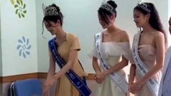 Ban tổ chức Miss World Vietnam bị chê lố khi để hoa hậu Ý Nhi và 2 á hậu mặc lộng lẫy đi thăm bệnh nhân