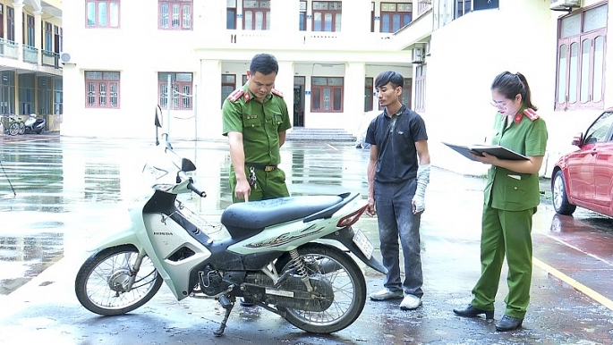 Đeo bám từ Nam Định sang Ninh Bình rồi cướp giật tài sản
