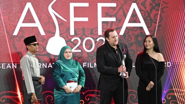 Phim “Đêm tối rực rỡ” thắng giải tại Liên hoan phim quốc tế ASEAN