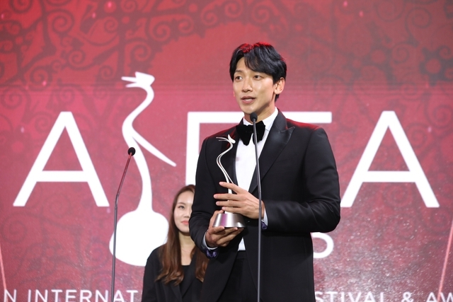 Phim “Đêm tối rực rỡ” thắng giải tại Liên hoan phim quốc tế ASEAN