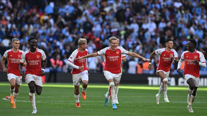 Đánh bại Man City trên chấm 11m, Arsenal đăng quang Siêu cúp Anh