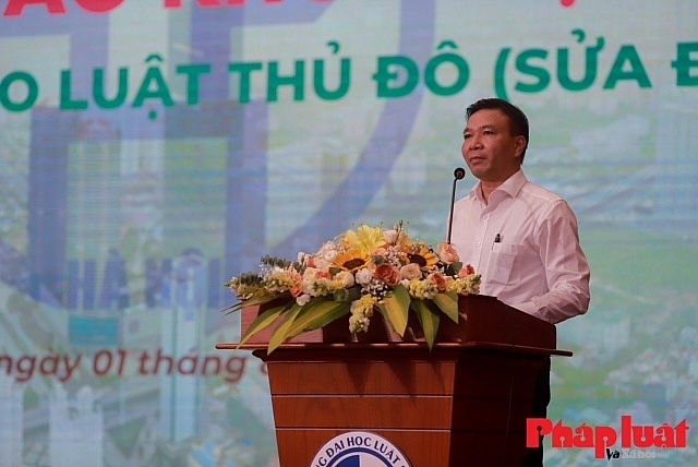 TS Chu Mạnh Hùng phát biểu tại Hội thảo khoa học góp ý Dự thảo Luật Thủ đô (sửa đổi). Ảnh Khánh Huy