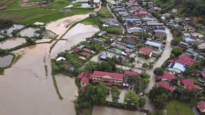 Vỡ hồ thải ở Lào Cai, nhiều nhà dân bị ngập úng