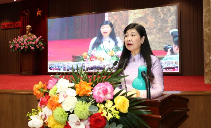 Chủ tịch Ủy ban Mặt trận Tổ quốc Việt Nam TP H&agrave; Nội Nguyễn Lan Hương ph&aacute;t biểu tại hội nghị
