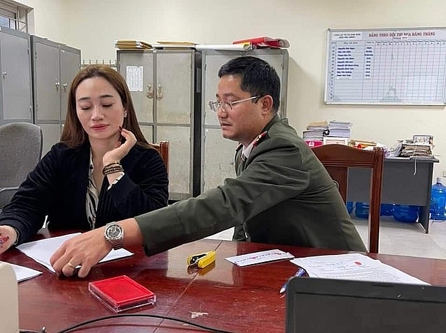 Cô đồng” Trương Thị Hương tại cơ CA Thị xã Kinh Môn hồi tháng 2/2023 Ảnh: CQCA cung cấp