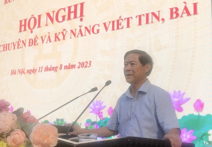 Phó Trưởng ban Thường trực Ban Tuyên giáo Thành ủy Hà Nội Phạm Thanh Học phát biểu tại hội nghị
