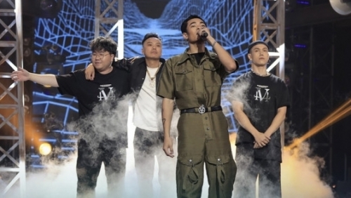 Rap Việt mùa 3: "Chú bộ đội" Mikelodic rap về quê hương Việt Nam, trở thành nhân tố thứ 2 đội Thái VG lọt vào chung kết