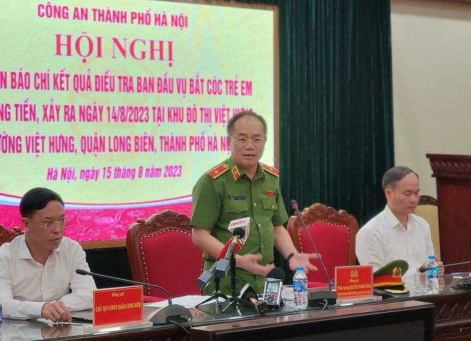 Thiếu tướng Nguyễn Thanh Tùng, Phó Giám đốc Công an TP Hà Nội thông tin tại buổi họp báo. (Ảnh: Đạt Lê)