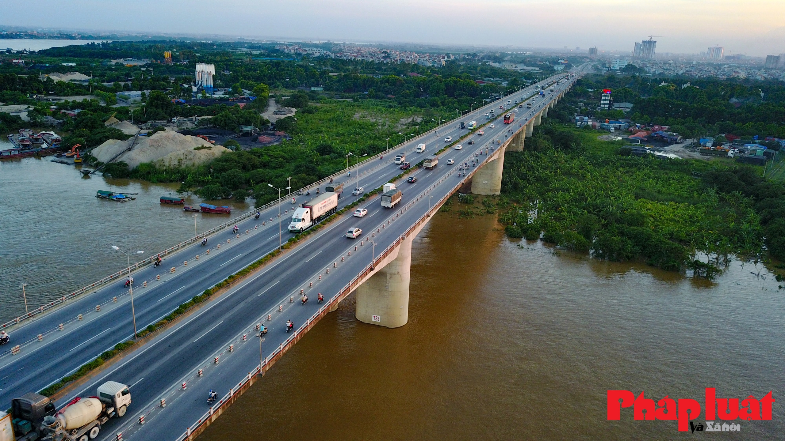 Những cây cầu bắc qua sông Hồng, nối liền một dải Hà Nội