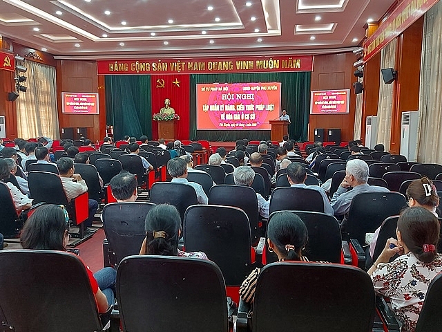 Sở Tư pháp TP phối hợp với UBND huyện Phú Xuyên tổ chức tập huấn bồi dưỡng kiến thức cho hòa giải viên cơ sở. Ảnh: Hoàng Bích