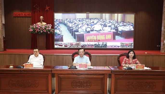 Các đồng chí lãnh đạo TP chủ trì hội nghị tại điểm cầu Thành ủy Hà Nội.