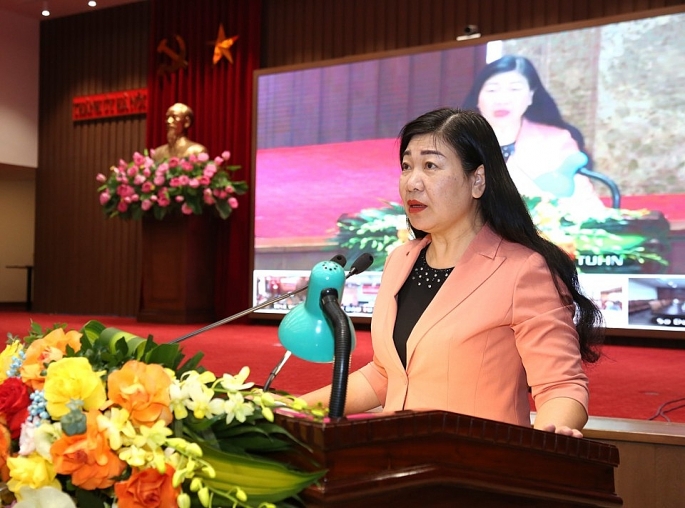 Chủ tịch Ủy ban Mặt trận Tổ quốc Việt Nam TP Nguyễn Lan Hương phát biểu tại hội nghị.