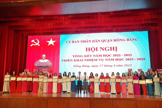 Hải Phòng: Quận Hồng Bàng biểu dương giáo viên, học sinh đạt thành tích xuất sắc