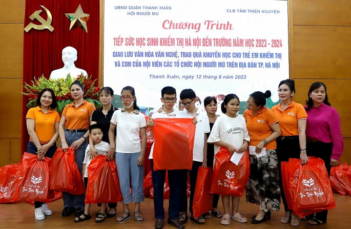 Hội Người mù quận Thanh Xuân đã phối hợp triển khai nhiều chương trình ý nghĩa      Ảnh: Hội Người mù quận Thanh Xuân