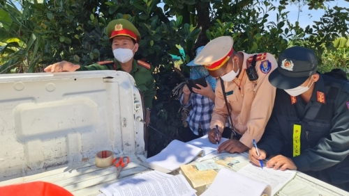 Quảng Ngãi: Chở quá tải, doanh nghiệp và tài xế bị phạt hơn 231 triệu đồng