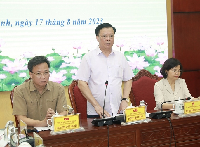 Bí thư Thành ủy Hà Nội Đinh Tiến Dũng phát biểu tại cuộc họp. Ảnh: Thanh Hải