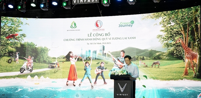 Ông Lý Minh Tuấn, đại diện Ban điều hành Quỹ Vì Tương lai Xanh công bố 10 chương trình hành động trọng điểm của Quỹ Ông Lý Minh Tuấn, đại diện Ban điều hành Quỹ Vì Tương lai Xanh công bố 10 chương trình hành động trọng điểm của Quỹ