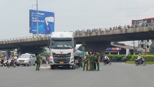 Tai nạn thương tâm khiến 2 người tử vong tại vòng xoay lúc chiều tối