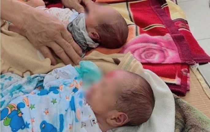 Vĩnh Phúc: Hai bé trai sinh đôi bị bỏ rơi ở xã Hợp Lý
