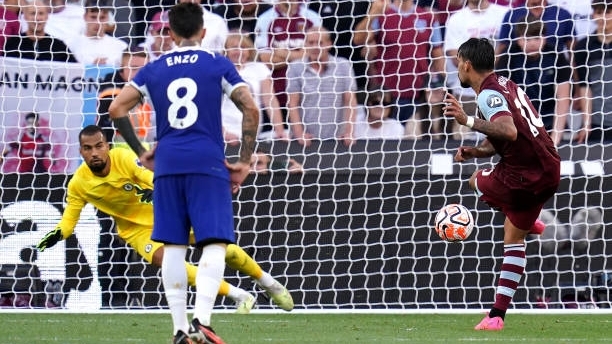 Chelsea thất bại ê chề trong trận derby London