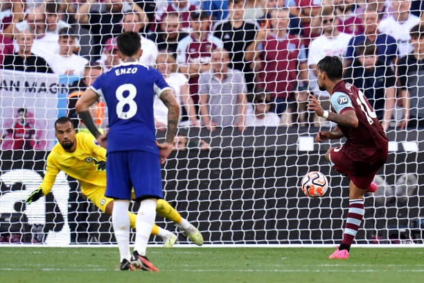 Chelsea thất bại ê chề trong trận derby London