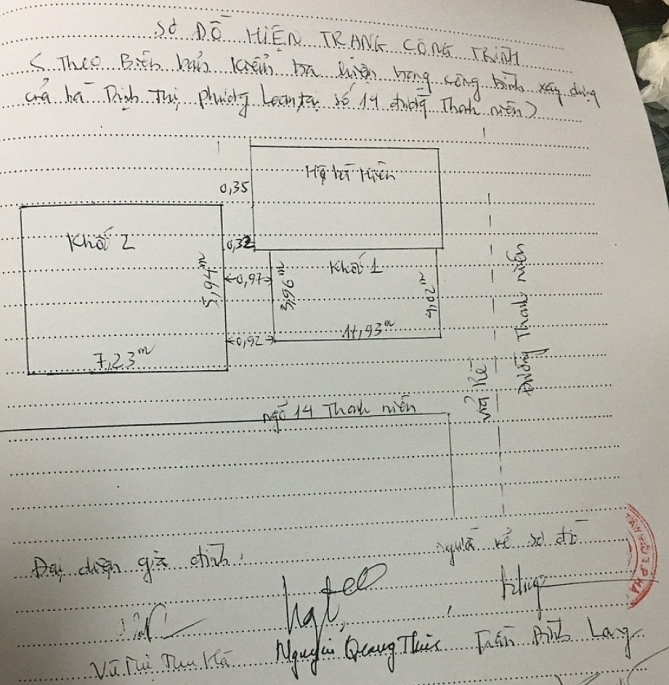 Bản đo vẽ ngày 9/8 cho thấy khoảng cách giữa tường nhà bà Kiều Thu Hiên với nhà bà Trịnh Thị Phương Loan chỉ còn 32cm. Ảnh: N.S.